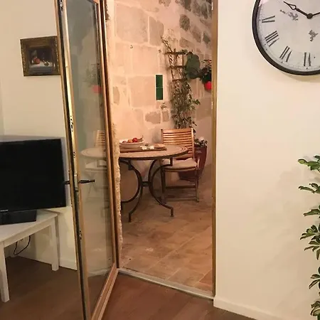 Petit Paradis, 1 Bedroom House Holiday home *